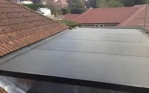 Flat roof on a house extension